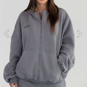 Comfrt Women's Gray Zip-Up Sweatshirt